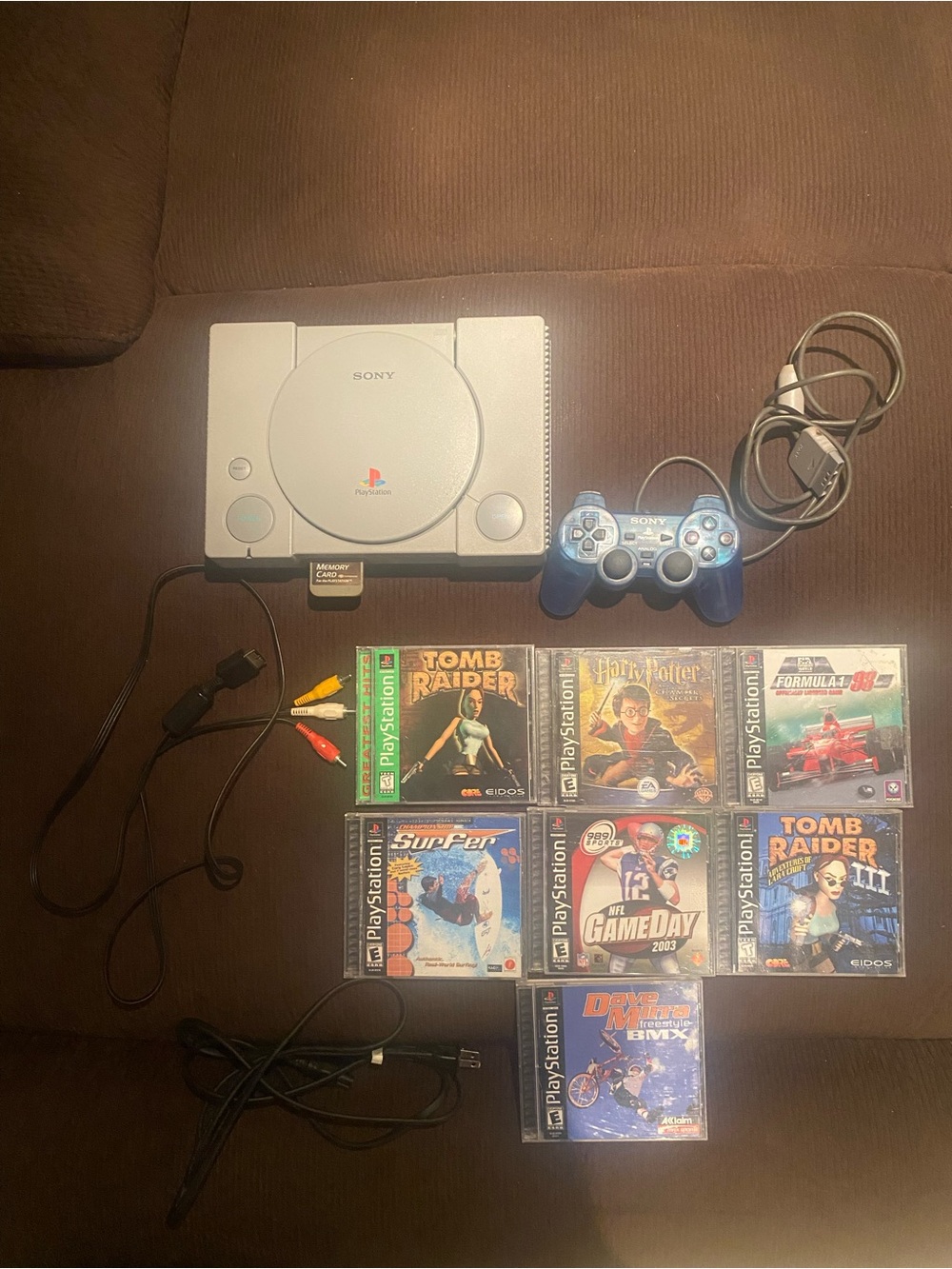 PlayStation 1 with memory card, 1 controller and 7 games (Works well)